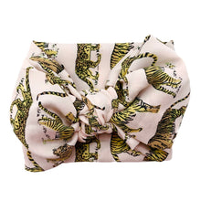 Load image into Gallery viewer, Lily