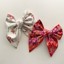Load image into Gallery viewer, Lesli Biggie Bow
